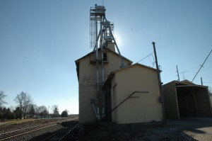 Shown is the original section of the grain elevator in Leesburg, now known as Deatsman Grain Farms. It will be torn down as it is no longer needed. (Photo by Tim Ashley)