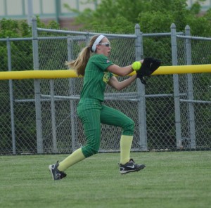 Lauren Early makes a great running catch for the Vikings.