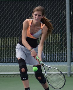 Warsaw senior Lindsay Sciarra gave her team a lift with an impressive win at No. 3 singles Wednesday.