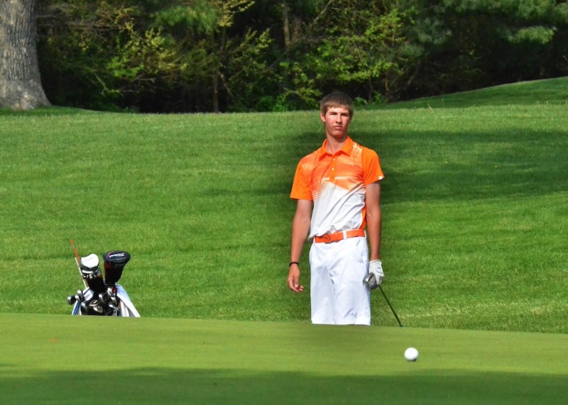 Ryan Cultice watches his ball slowly role down the No. 1 green after chipping on with his third shot. Cultice finished with a 41 to help lift Warsaw to two more NLC wins on Tuesday night. (Photos by Nick Goralczyk)