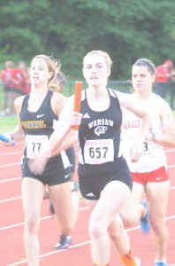 Hannah Dawson runs her leg of the 4 X 400 relay for Warsaw.