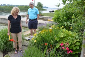 Patti and Bruce Tehan, Indianapolis, take a look at the flowers along the slate walkway at the home of Donyel Byrd, East Constitution Drive, Syracuse. (Photo by Deb Patterson)