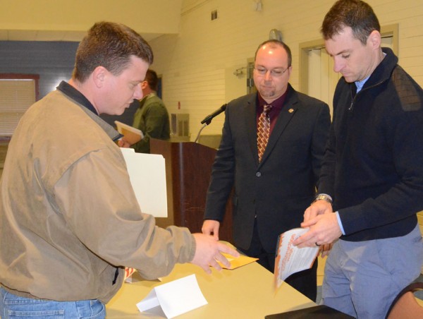 Chet Fincher talks further with Rep. Curt Nisly and Carlin Yoder regarding concerns. (Photo by Deb Patterson)