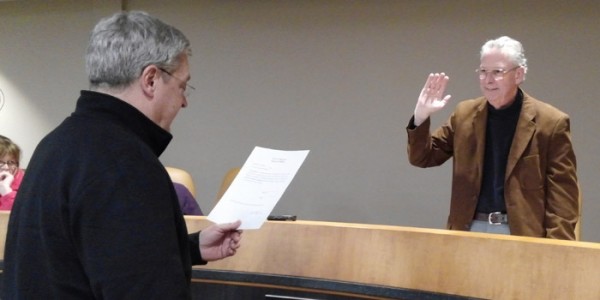 Mayor Joe Thallemer gives the oath of office to Tom White at the Warsaw Board of Zoning Appeals meeting.