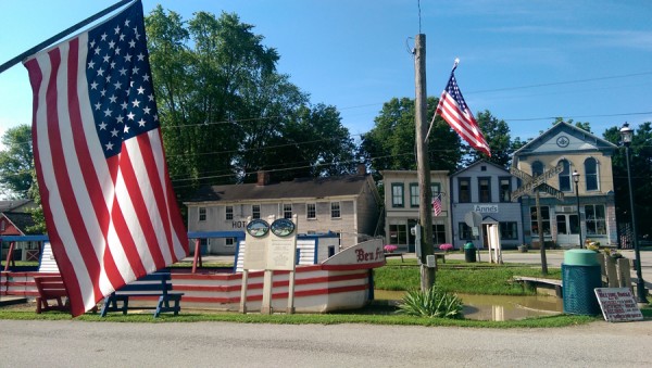 A patriotic spirit pervades Metamora where the Ben Franklin III is docked along Main Street. The boat was built in 1989 to resemble canal boats of the mid-19th century and is pulled by Belgian draft horses.