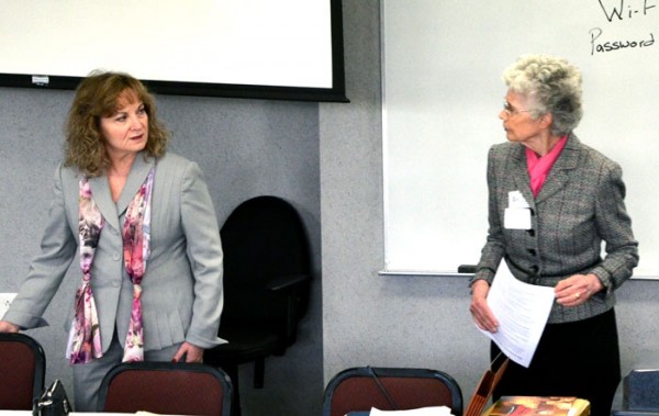 State Superintendent Glenda Ritz, left, speaks with event organizer Caterina Blitzer.  (Photos provided)