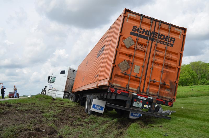 Accident-Silveus-Crossing-Warsaw-May-18-2015-4