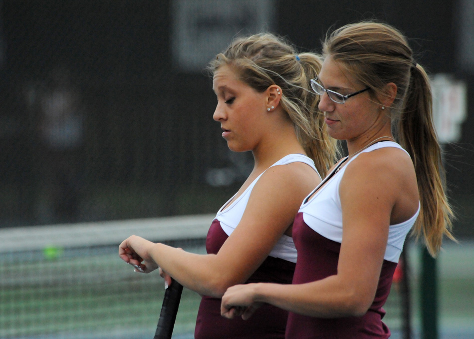 It didn't take long for Columbia City's one doubles team of Macie Hinen and Aubrey Wright to take down Warsaw's Camille Kerlin and Hannah Rice to advance in the individual tournament.