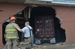 truck-into-building-US-30-Pierceton-May-15-2015-1