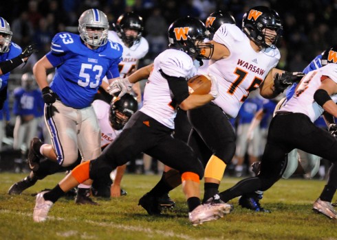 Rob Sullivan sprints around end for the Tigers.