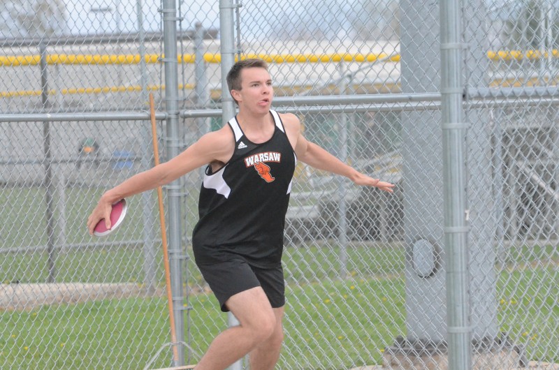 Jaceb Burish competes in the discus for the Tigers.