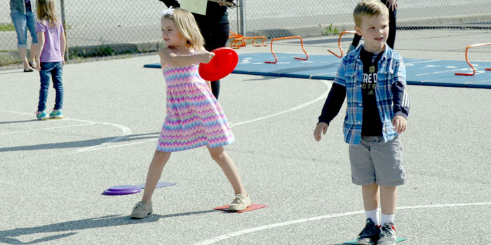 Mollie Hamilton and Zephyr Losee play Frisbee. (Photos provided)