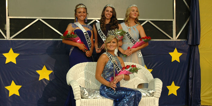 2016 Queen of Lakes, Kierstin Bailey, and three runners-up behind her (left to right), Hannah Parker, Ashley Sayler and Audie Parsons.