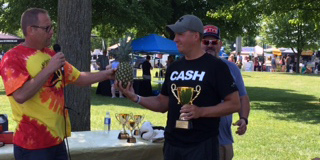 Race Director, Troy Turley, presents to Mike McCulloch the Winning Trophy - a pineapple. 