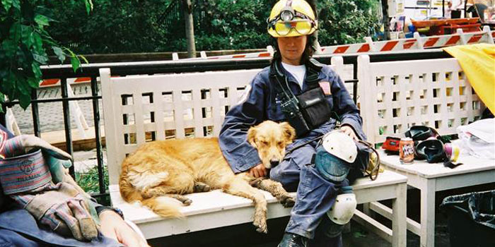 Bretagne and her handler in 2001, at Ground Zero