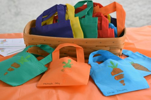 During the first POP Club, children were able to decorate their own market bag. 