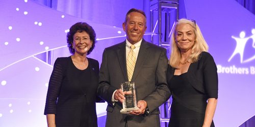 Bob Taylor accepts the Do it Best President's Award. (Photos Provided)
