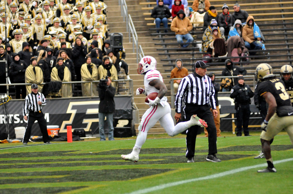 Wisconsin's Corey Clements scores a touchdown for the Badgers.
