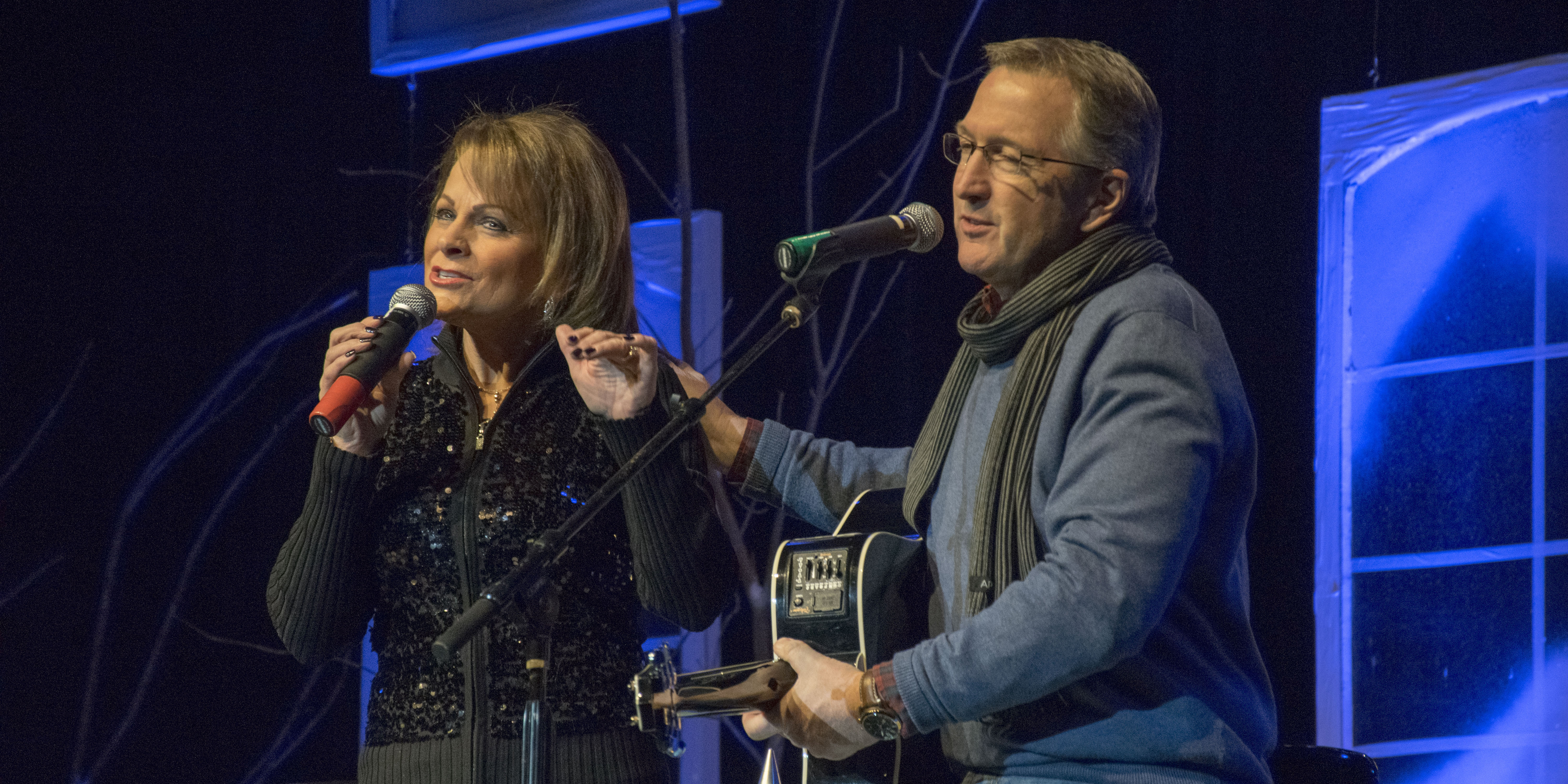 Susie McEntire and her husband Mark Eaton performed A Country Christmas at Lakeview Middle School.