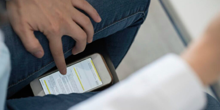 Indiana Lawmakers Weigh All-Day School Cellphone Ban Bill